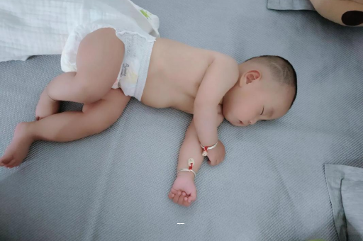 宁德宝宝先长上牙还是下牙